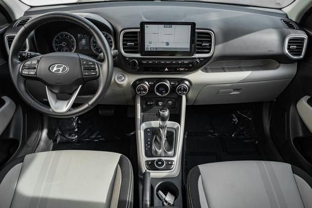 Used 2021 Hyundai Venue SEL w/ Premium Package image 16