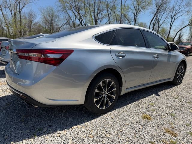 Used 2018 Toyota Avalon XLE FWD image 4