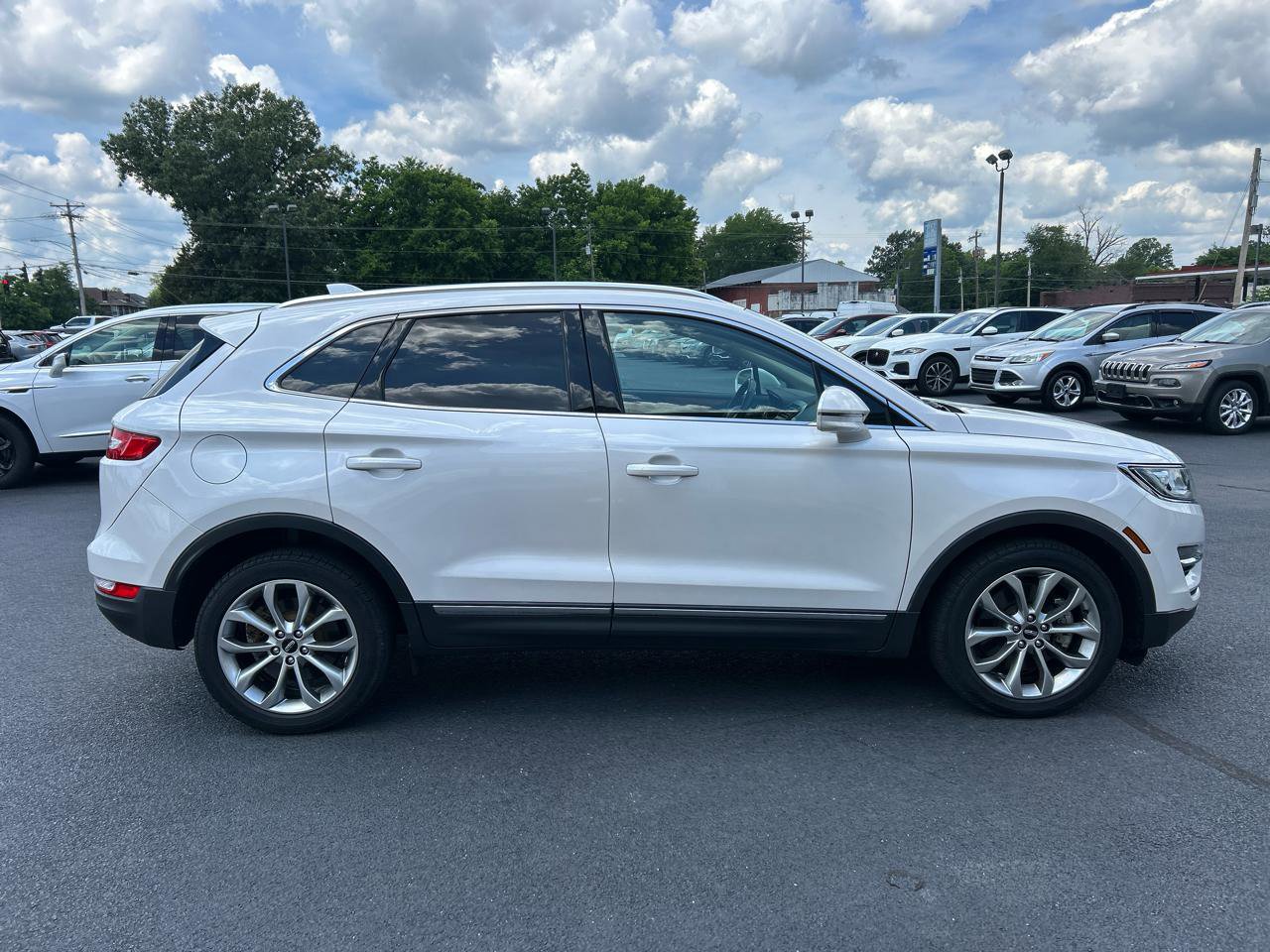 Used 2017 Lincoln MKC Select w/ Select Plus Package AWD/4WD image 4