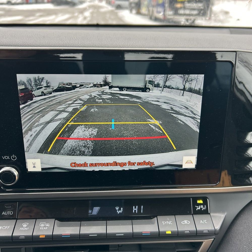 Used 2025 Toyota Camry LE image 5