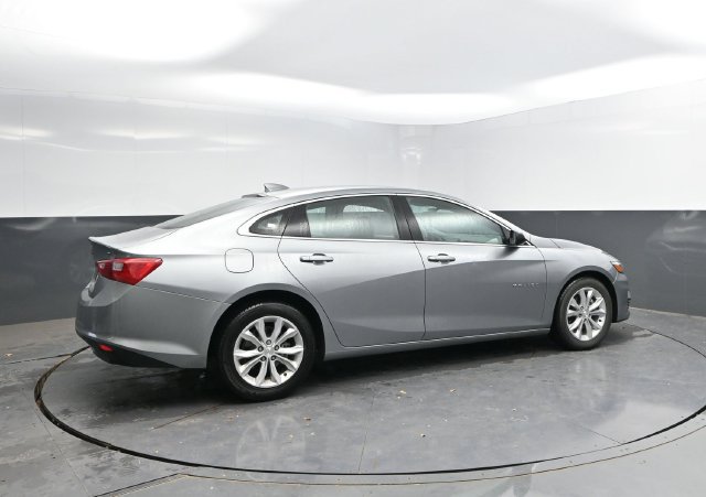 Used 2025 Chevrolet Malibu LT FWD image 2