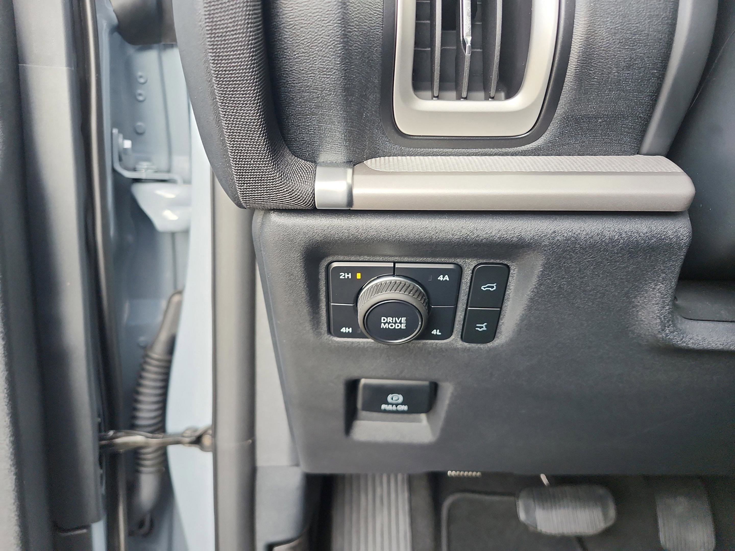 New 2025 Ford Expedition Active image 13