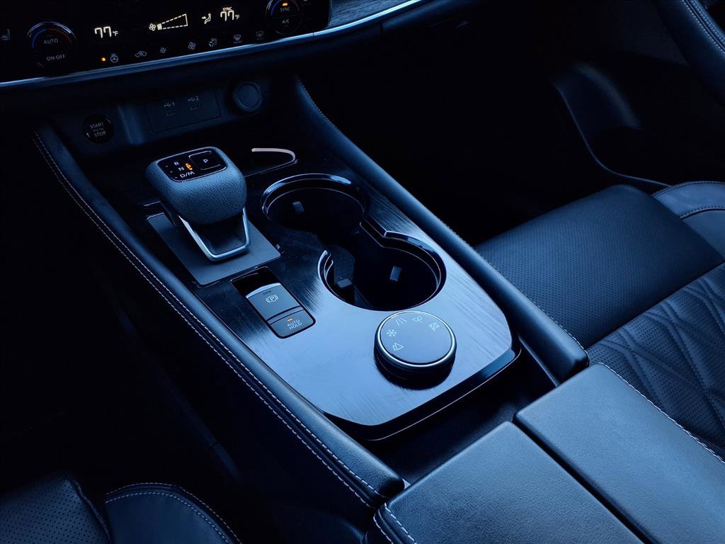 Used 2024 Nissan Rogue Platinum image 16