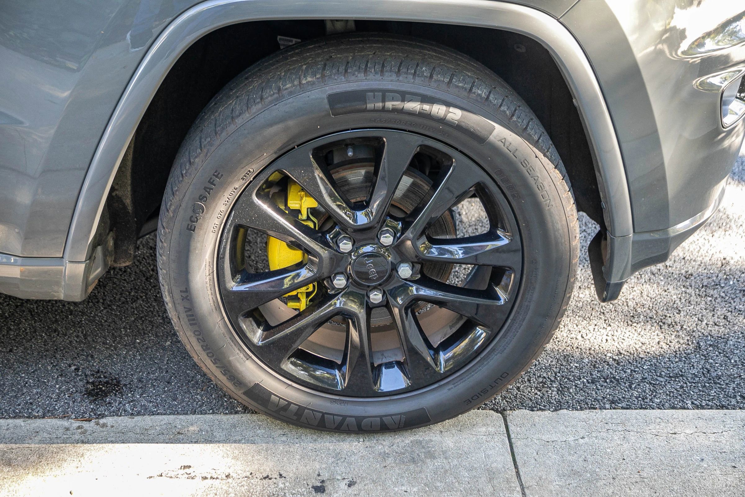 Used 2020 Jeep Grand Cherokee Altitude image 14