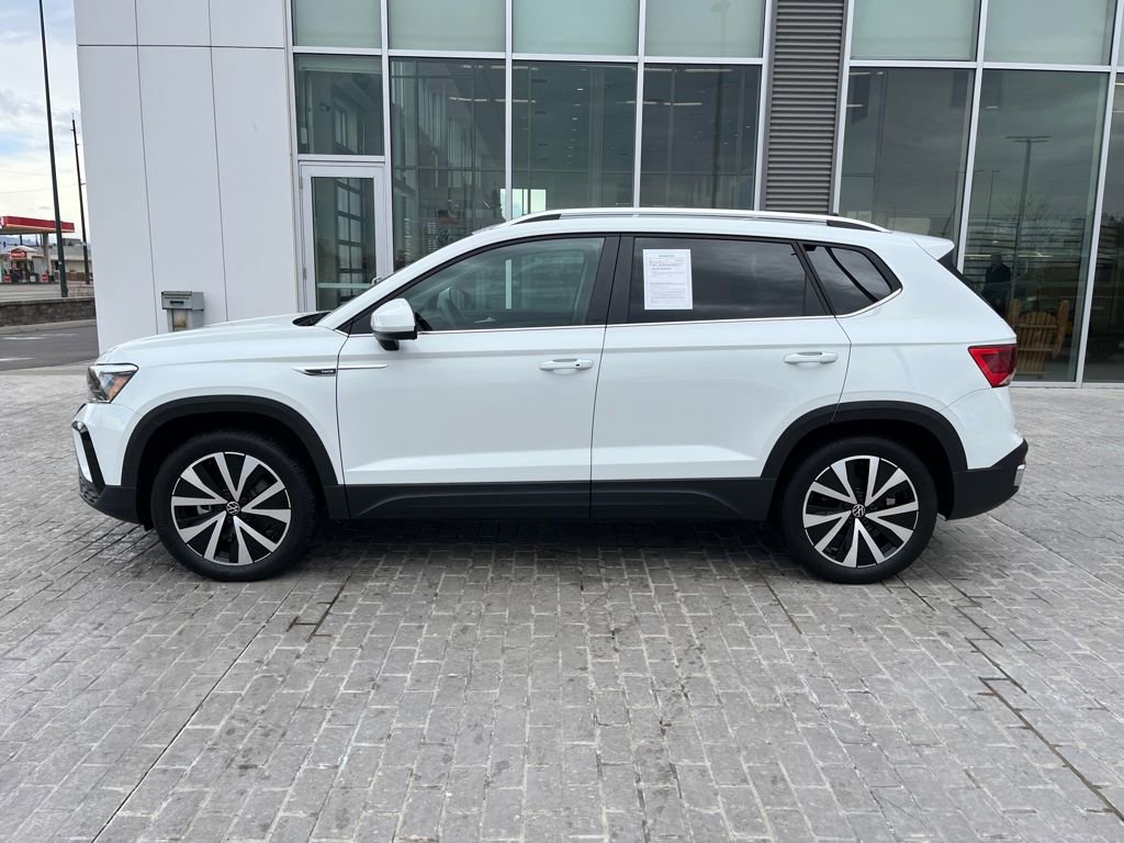 Certified 2023 Volkswagen Taos SE w/ Panoramic Sunroof Package image 3