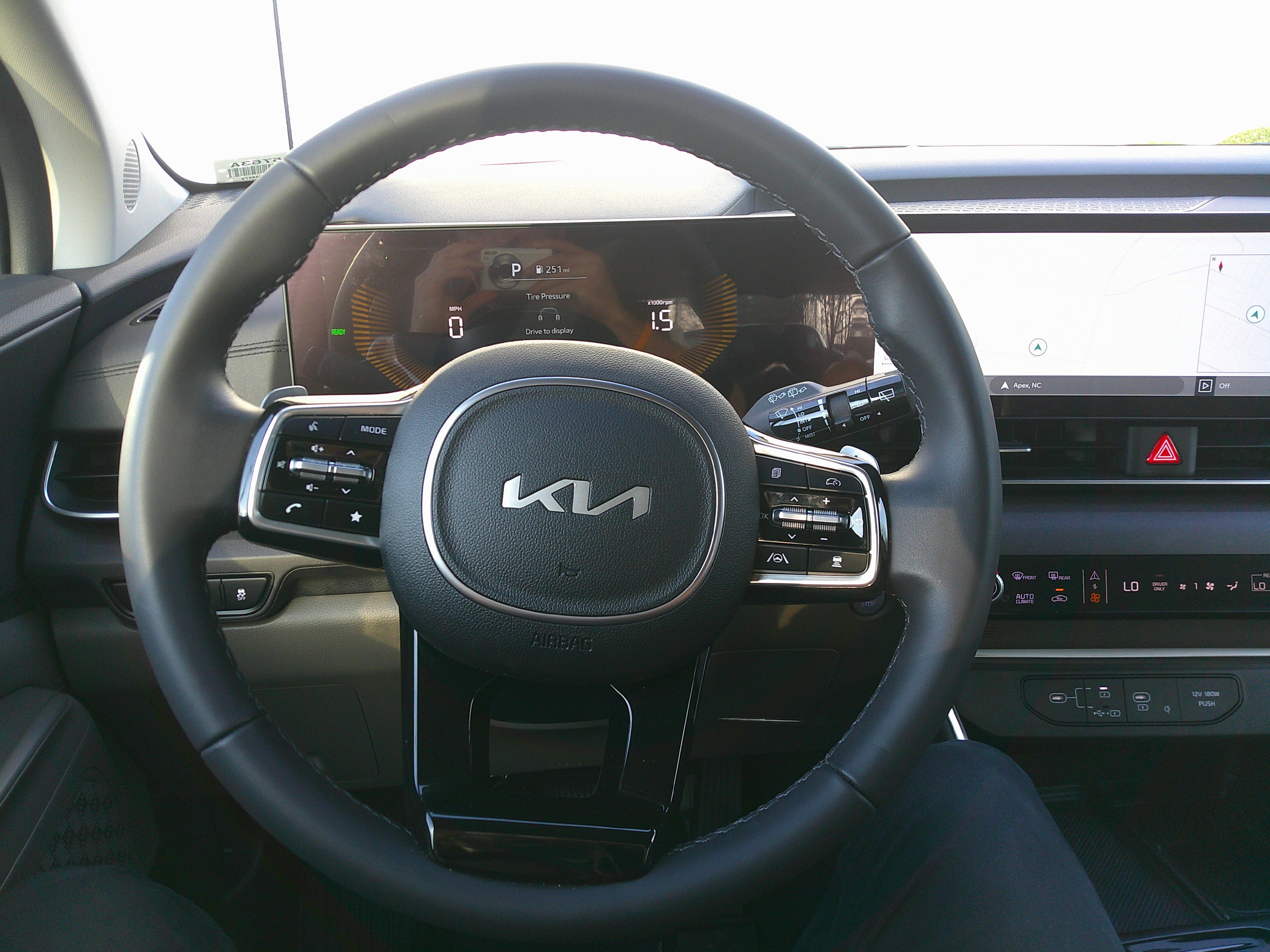 Used 2025 Kia Carnival EX image 20