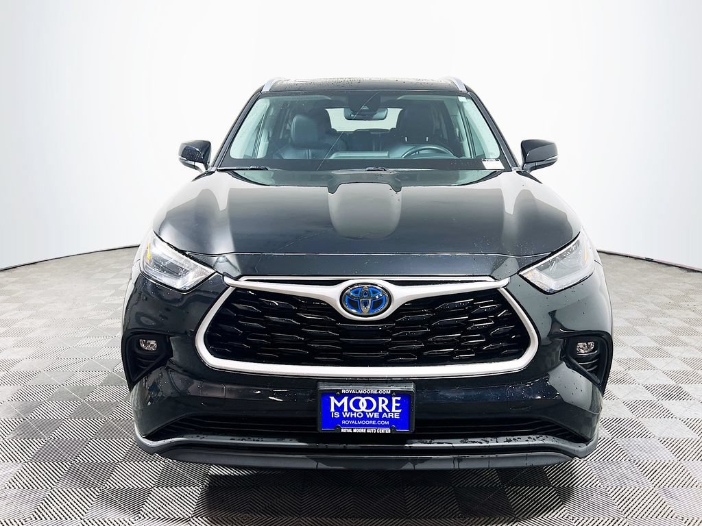 Used 2023 Toyota Highlander XLE AWD/4WD image 2