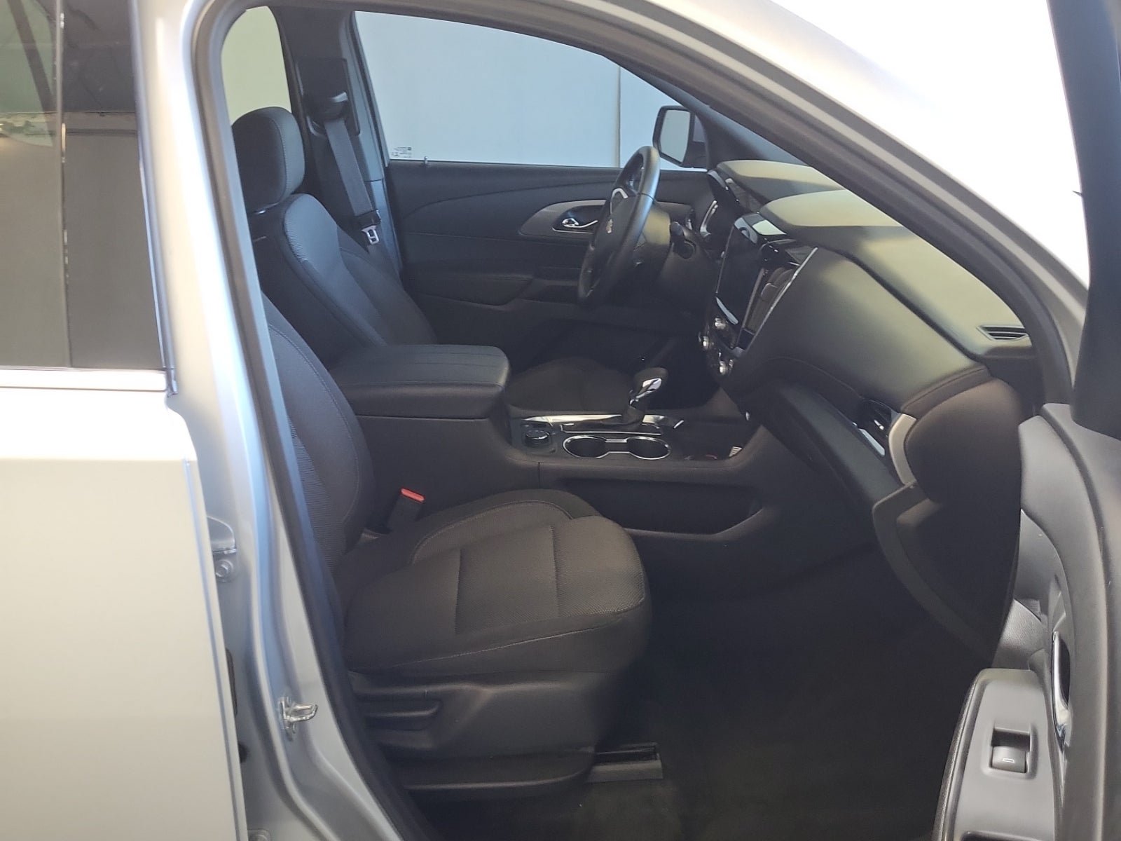 Used 2022 Chevrolet Traverse LT FWD image 11
