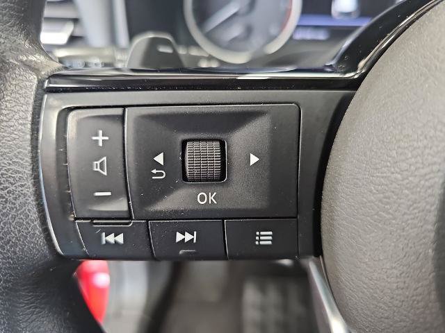 Used 2022 Nissan Rogue SV AWD/4WD image 16