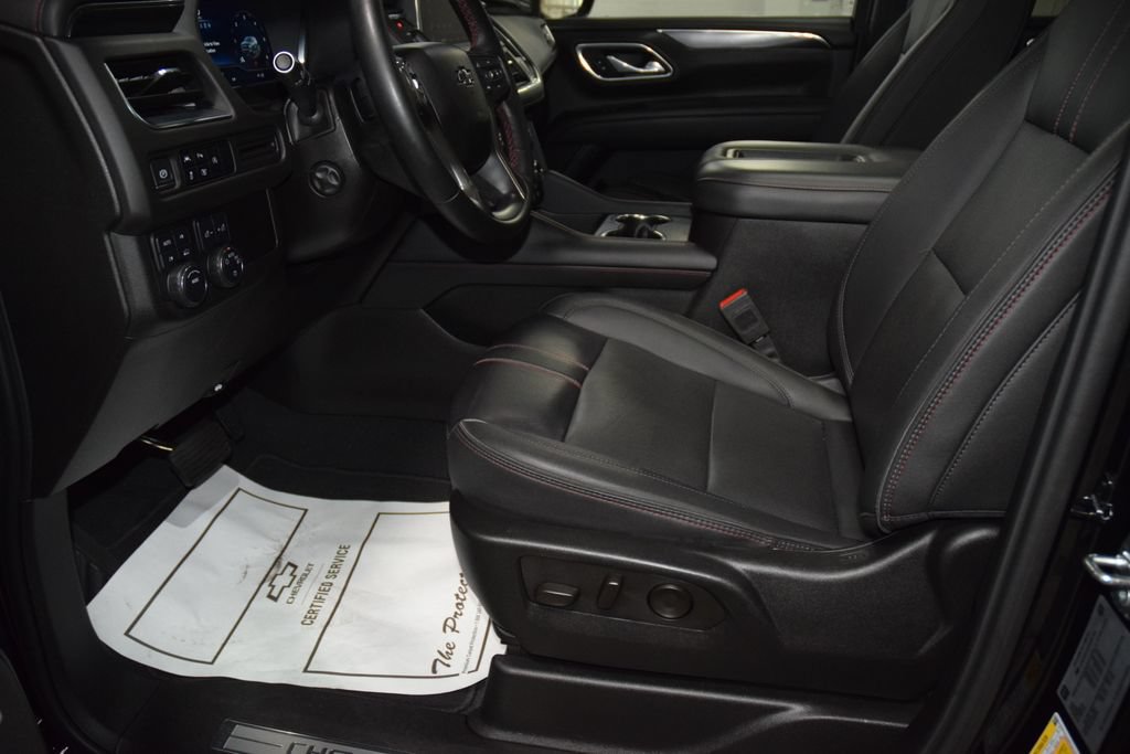 Used 2024 Chevrolet Suburban RST w/ Luxury Package AWD/4WD image 39