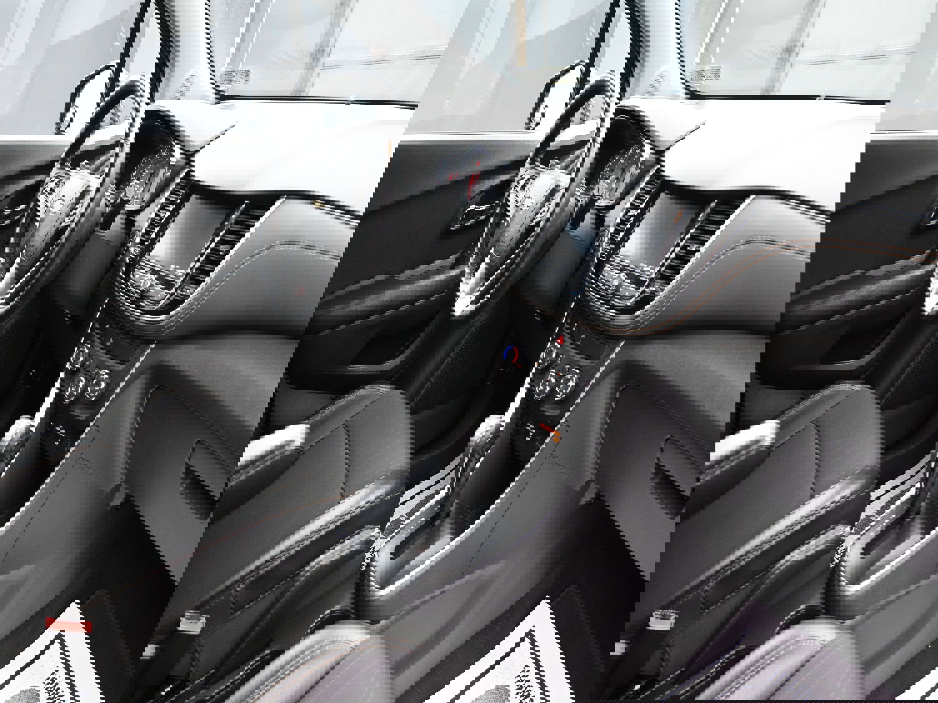 Used 2022 Chevrolet Trax LT w/ Midnight Edition image 28