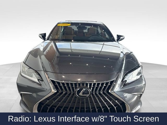 Used 2025 Lexus ES 300h w/ Technology Package image 2