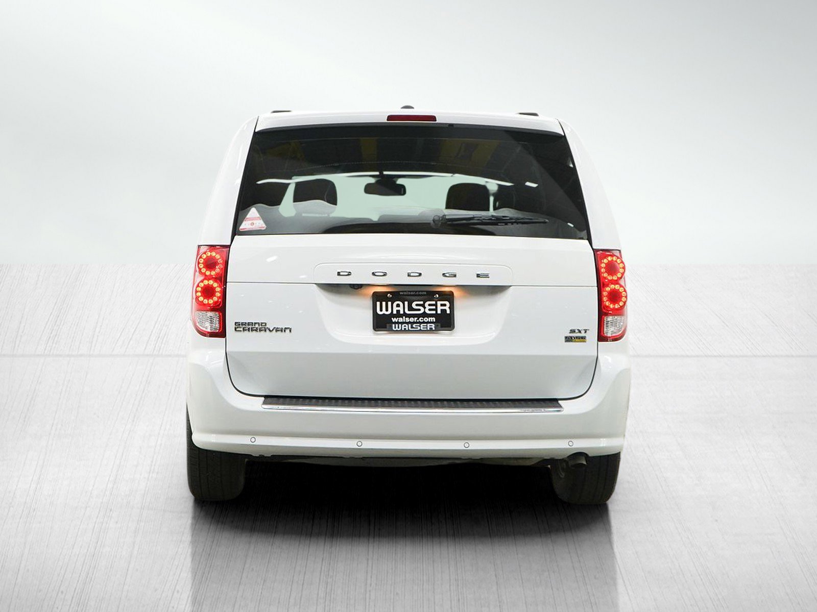 Used 2019 Dodge Grand Caravan SXT w/ Rear Park Assist Package FWD image 4