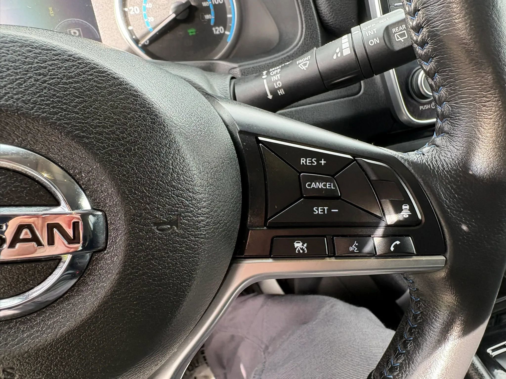 Used 2021 Nissan Leaf SV FWD image 8