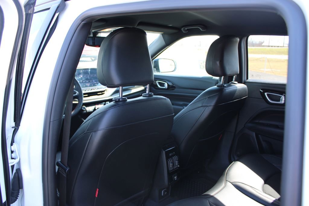 Used 2025 Jeep Compass Trailhawk image 24