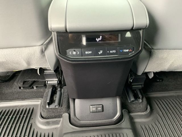 Certified 2024 Toyota Highlander XLE image 33
