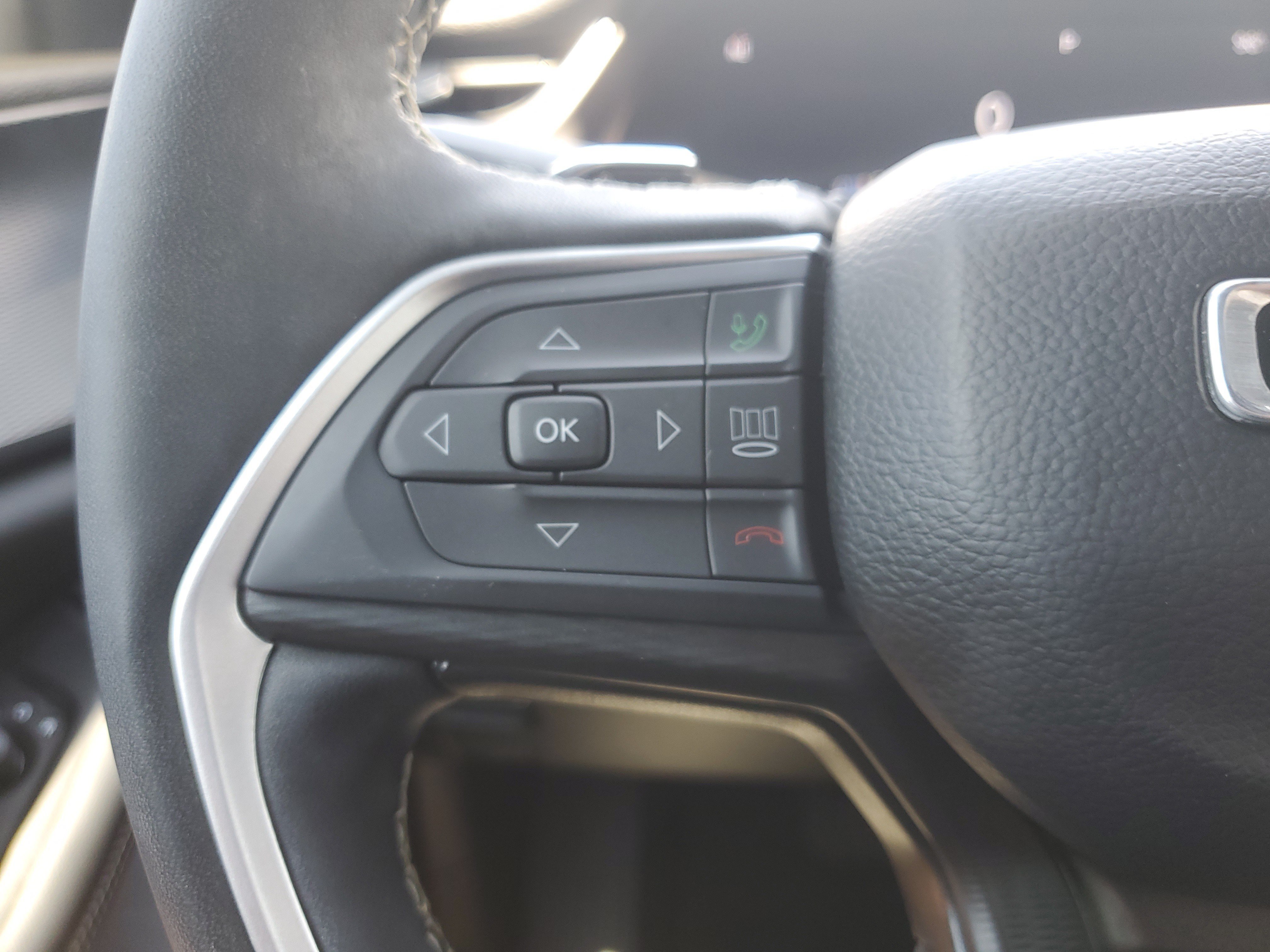 Used 2024 Jeep Grand Cherokee L Laredo RWD image 16