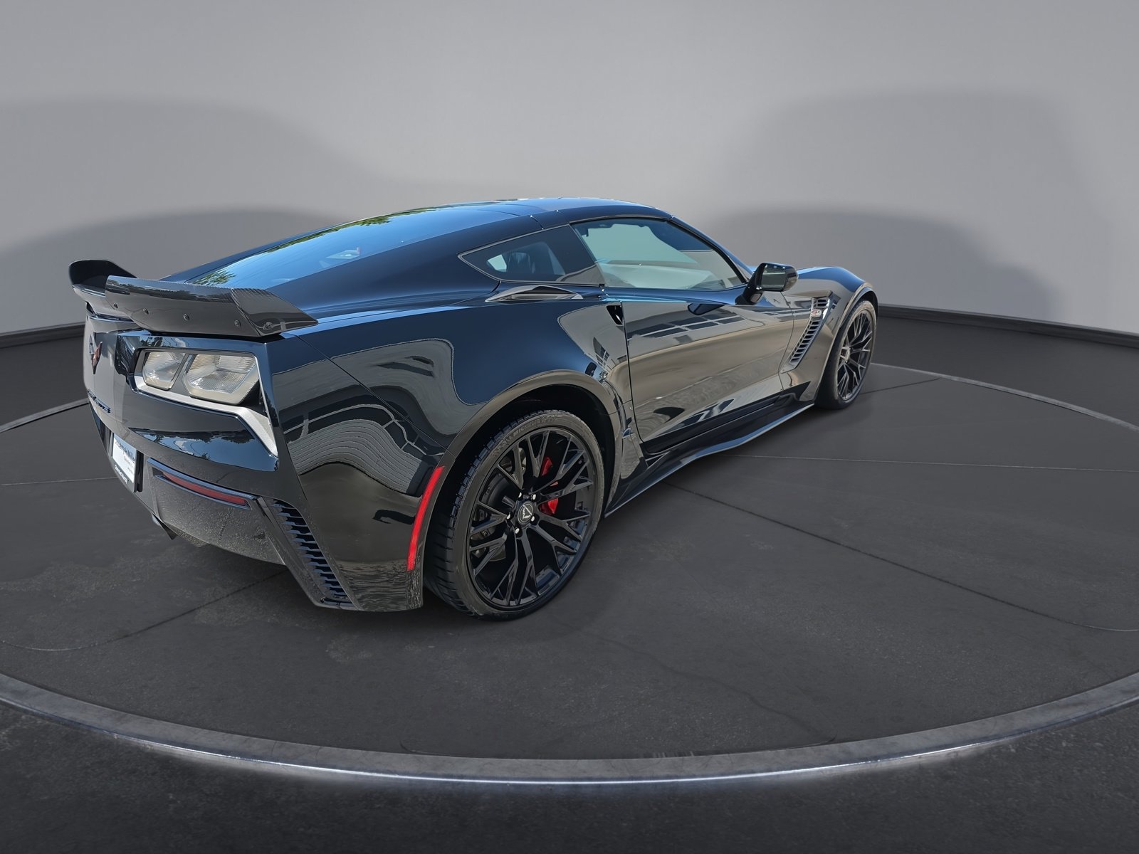 Used 2015 Chevrolet Corvette Z06 w/ 3LZ Preferred Equipment Group RWD image 13