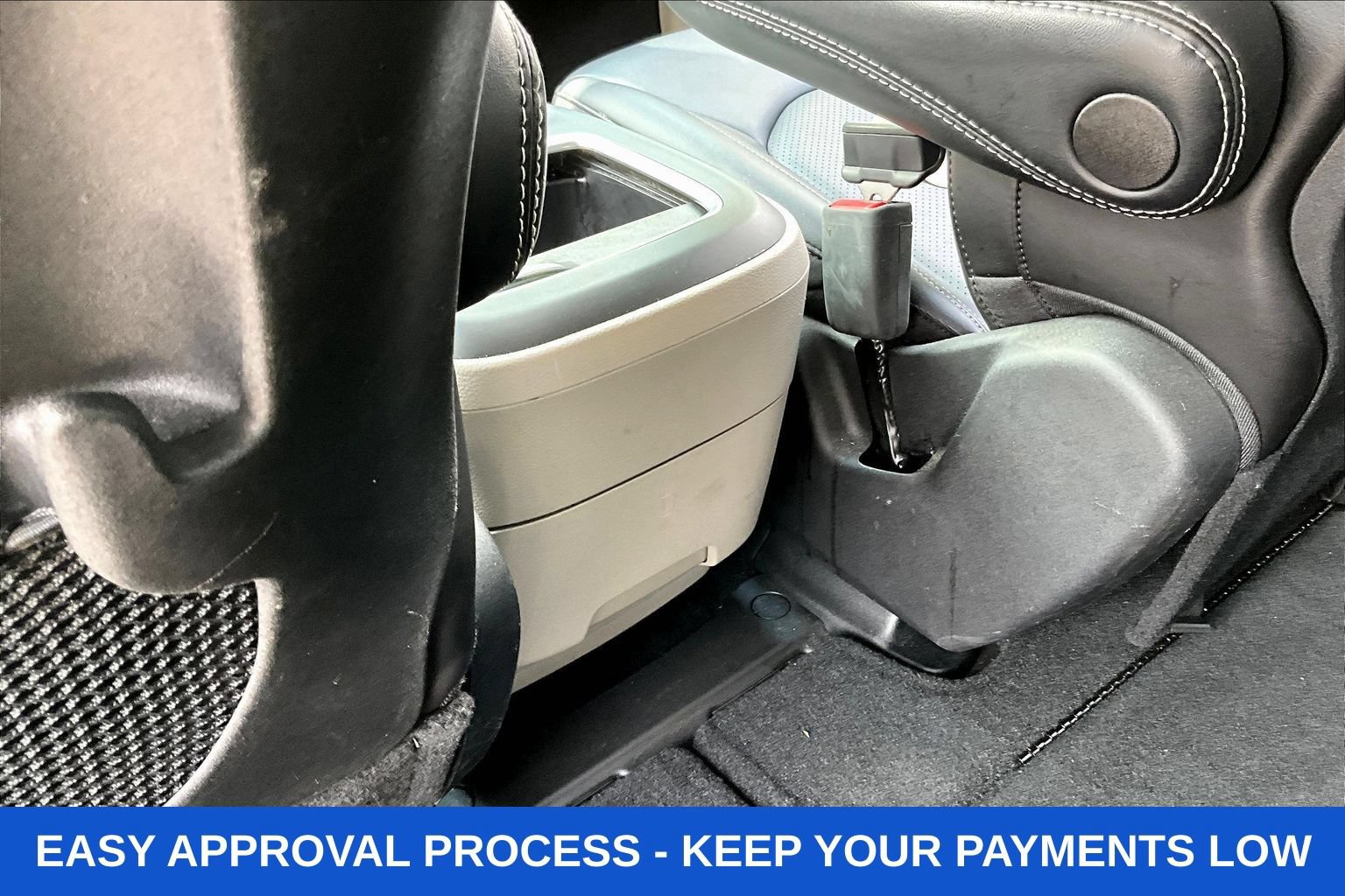 Used 2024 Chrysler Pacifica Touring-L FWD image 13