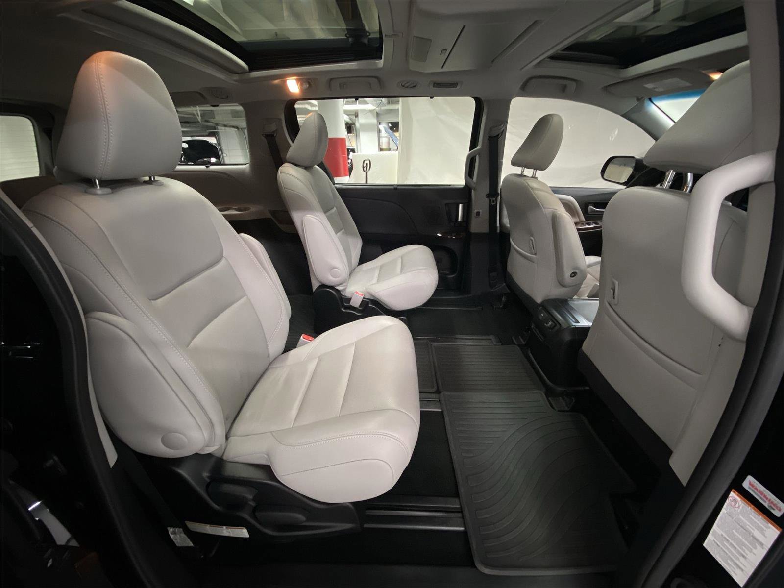 Used 2017 Toyota Sienna Limited Premium image 30