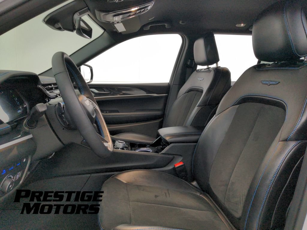 Used 2022 Jeep Grand Cherokee Trailhawk AWD/4WD image 14