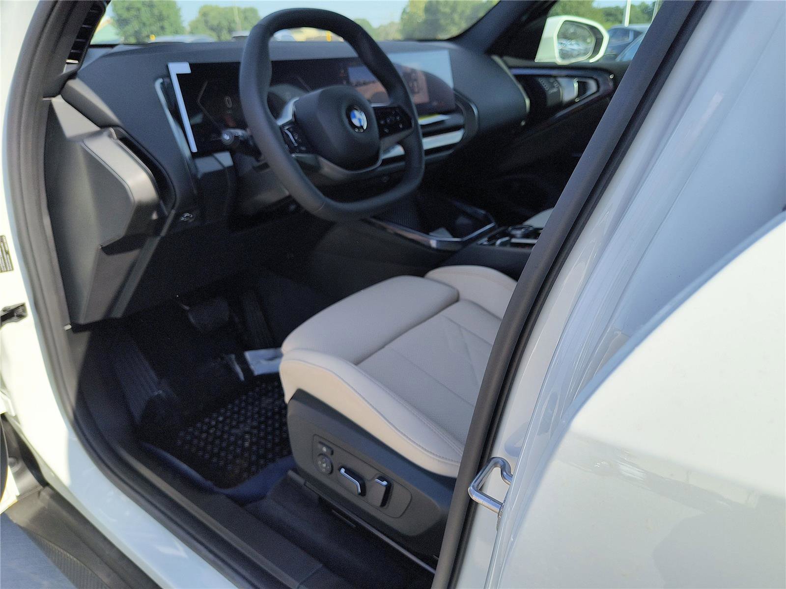 New 2026 BMW X3 xDrive30 w/ Premium Package image 2