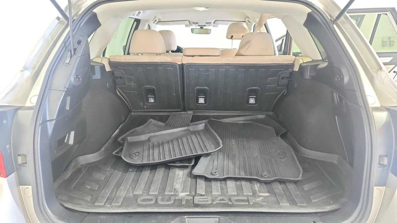 Used 2018 Subaru Outback 2.5i Premium AWD/4WD image 36
