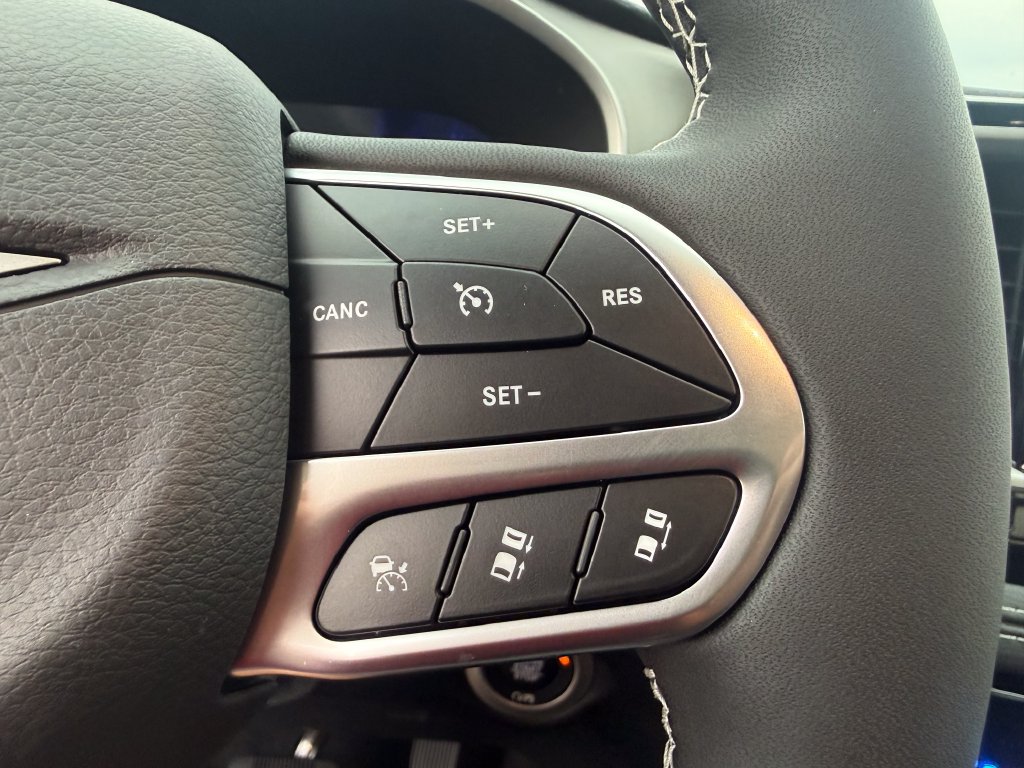 New 2027 Chrysler Pacifica Select FWD image 17