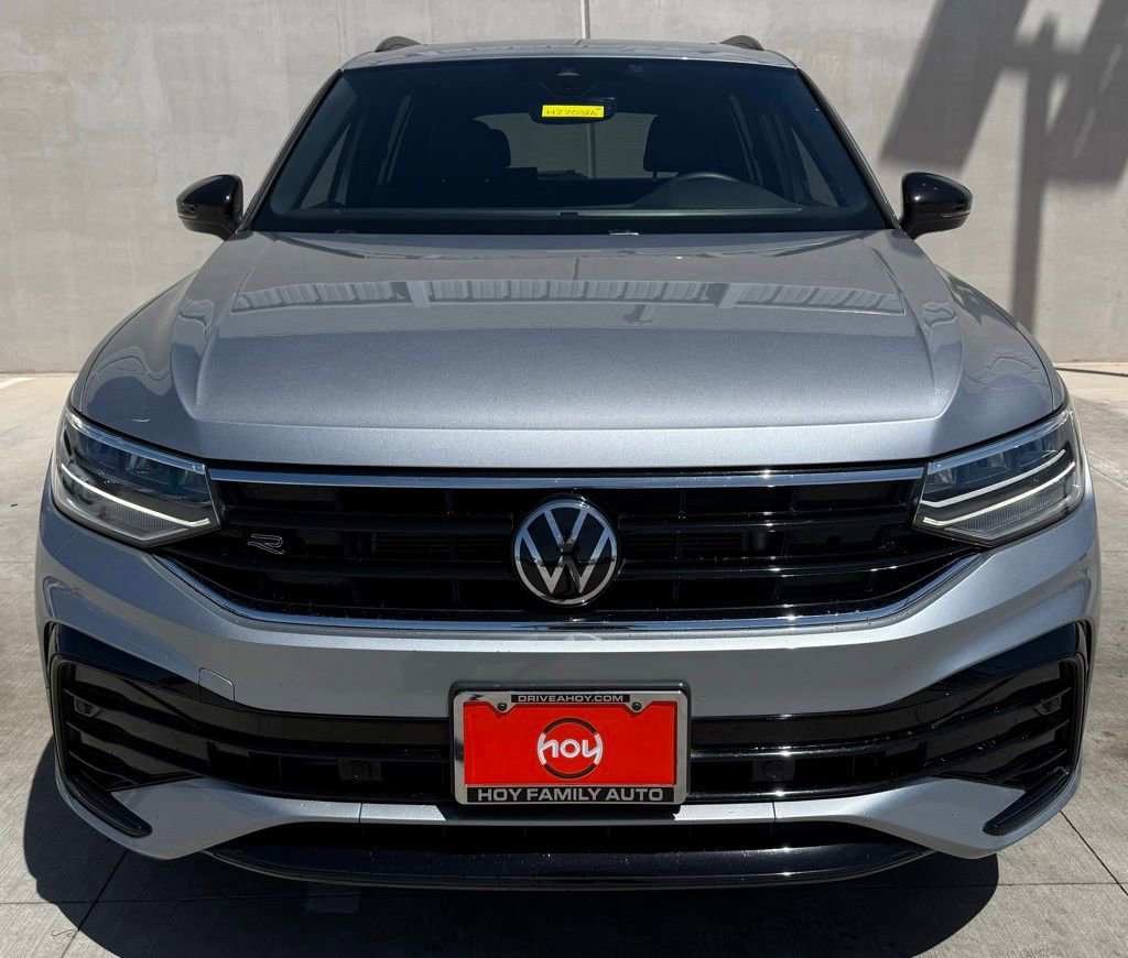 Used 2023 Volkswagen Tiguan SE R-Line image 3
