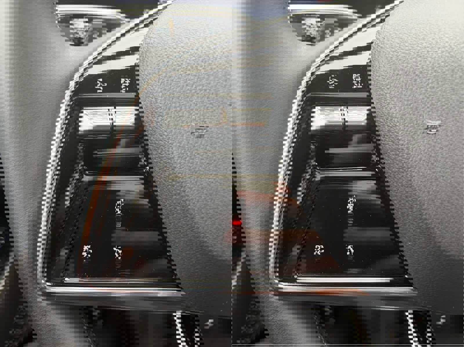 Used 2023 Cadillac Lyriq AWD image 9