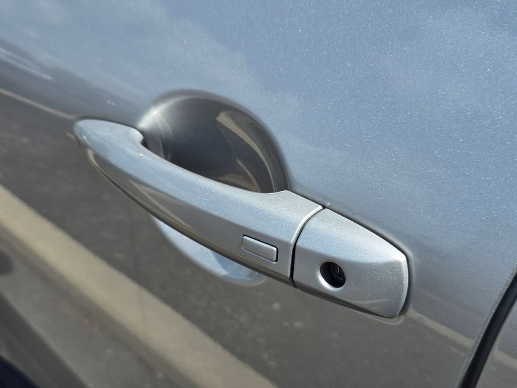 Used 2025 Nissan Rogue SV FWD image 25