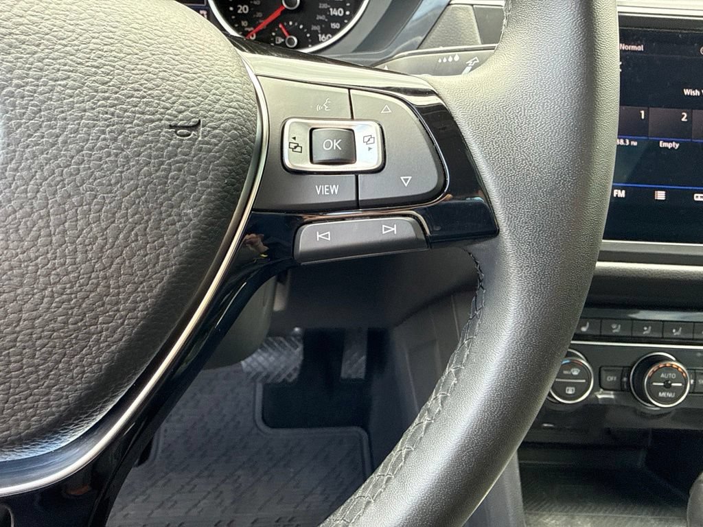 Used 2020 Volkswagen Tiguan SE AWD/4WD image 17