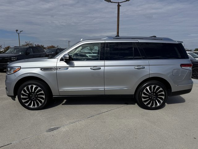 Used 2022 Lincoln Navigator Black Label image 11