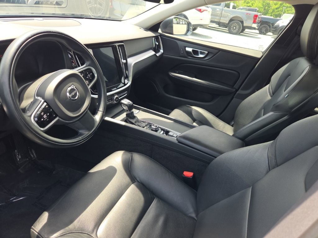 Used 2020 Volvo S60 T5 Momentum FWD image 3