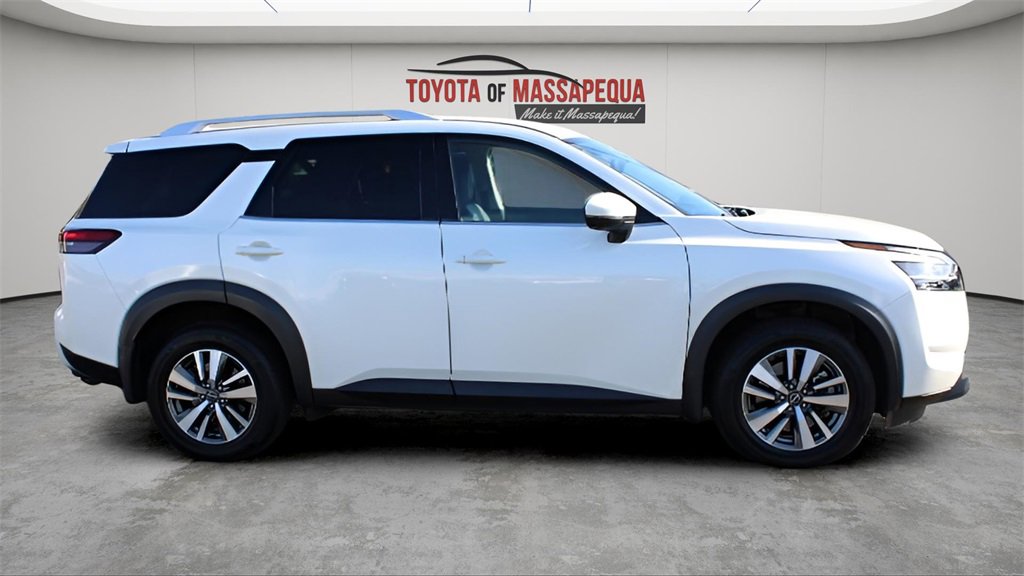 Used 2022 Nissan Pathfinder SL w/ SL Black Package image 6