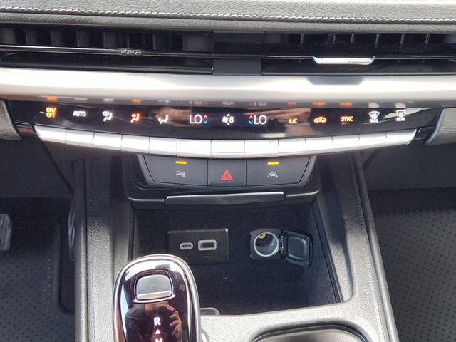 Used 2025 Cadillac XT4 Premium Luxury FWD image 21