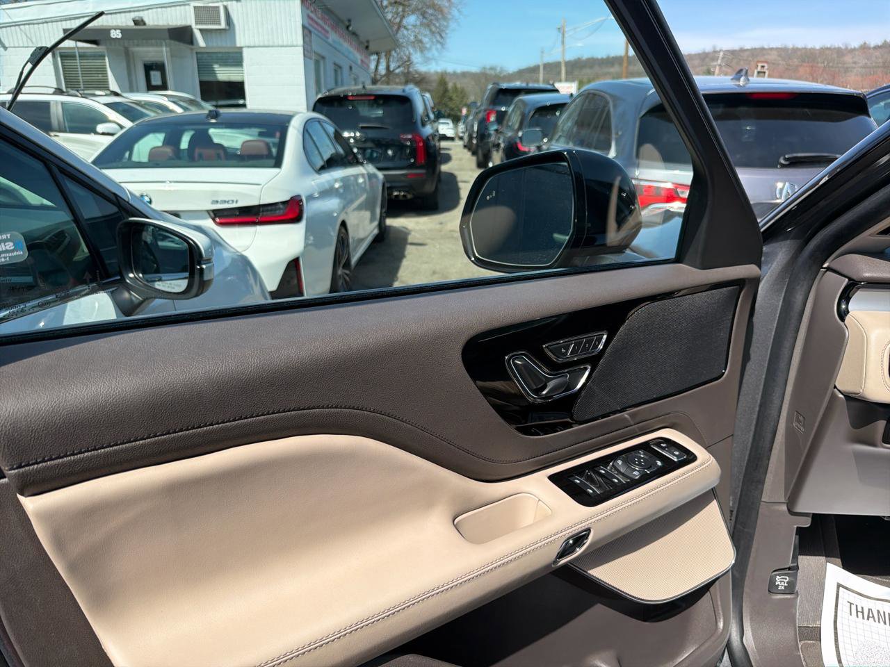 Used 2023 Lincoln Aviator AWD w/ Premium Package image 15