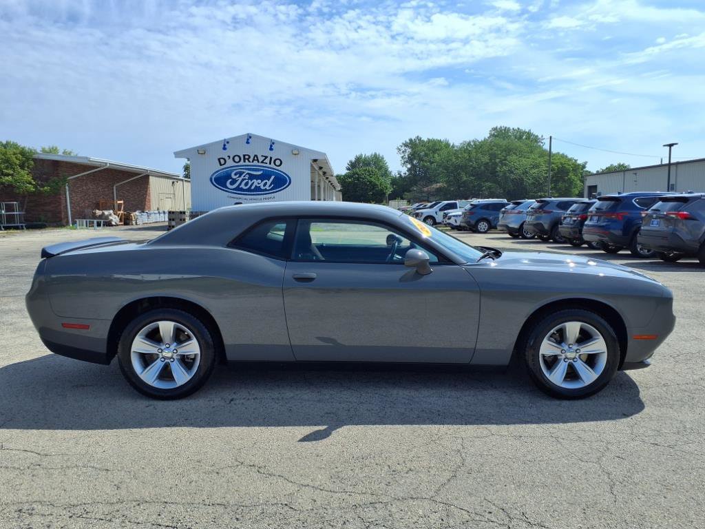 Used 2023 Dodge Challenger SXT image 3