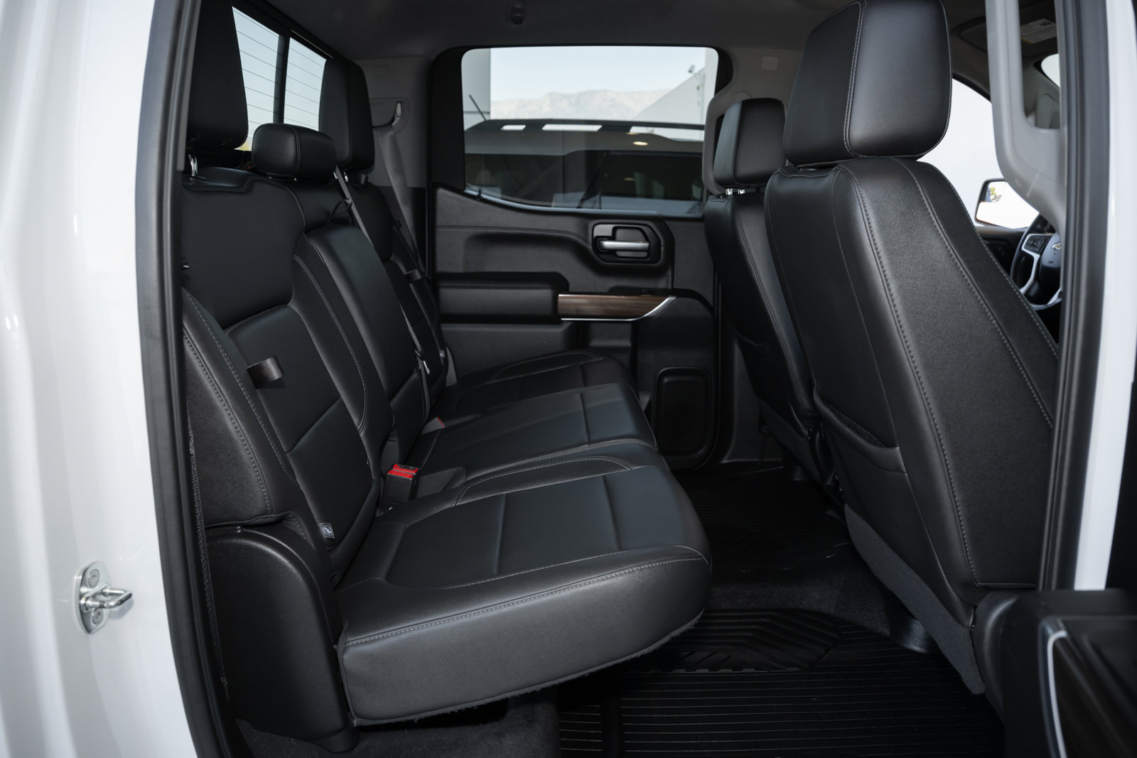 Used 2021 Chevrolet Silverado 1500 LT image 39