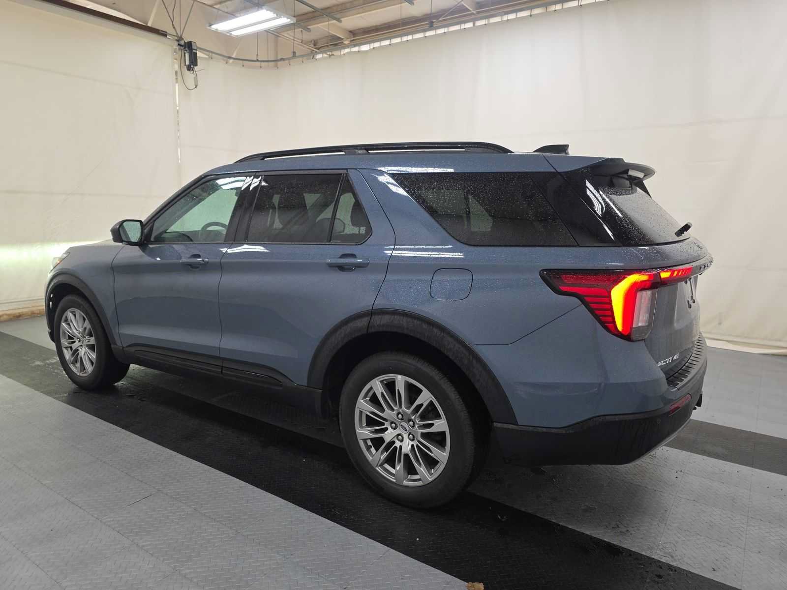 Used 2026 Ford Explorer Active w/ Active Comfort Package AWD/4WD image 6