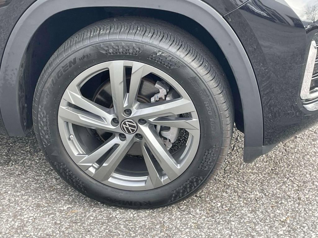 New 2024 Volkswagen Atlas Cross Sport SEL R-Line image 9