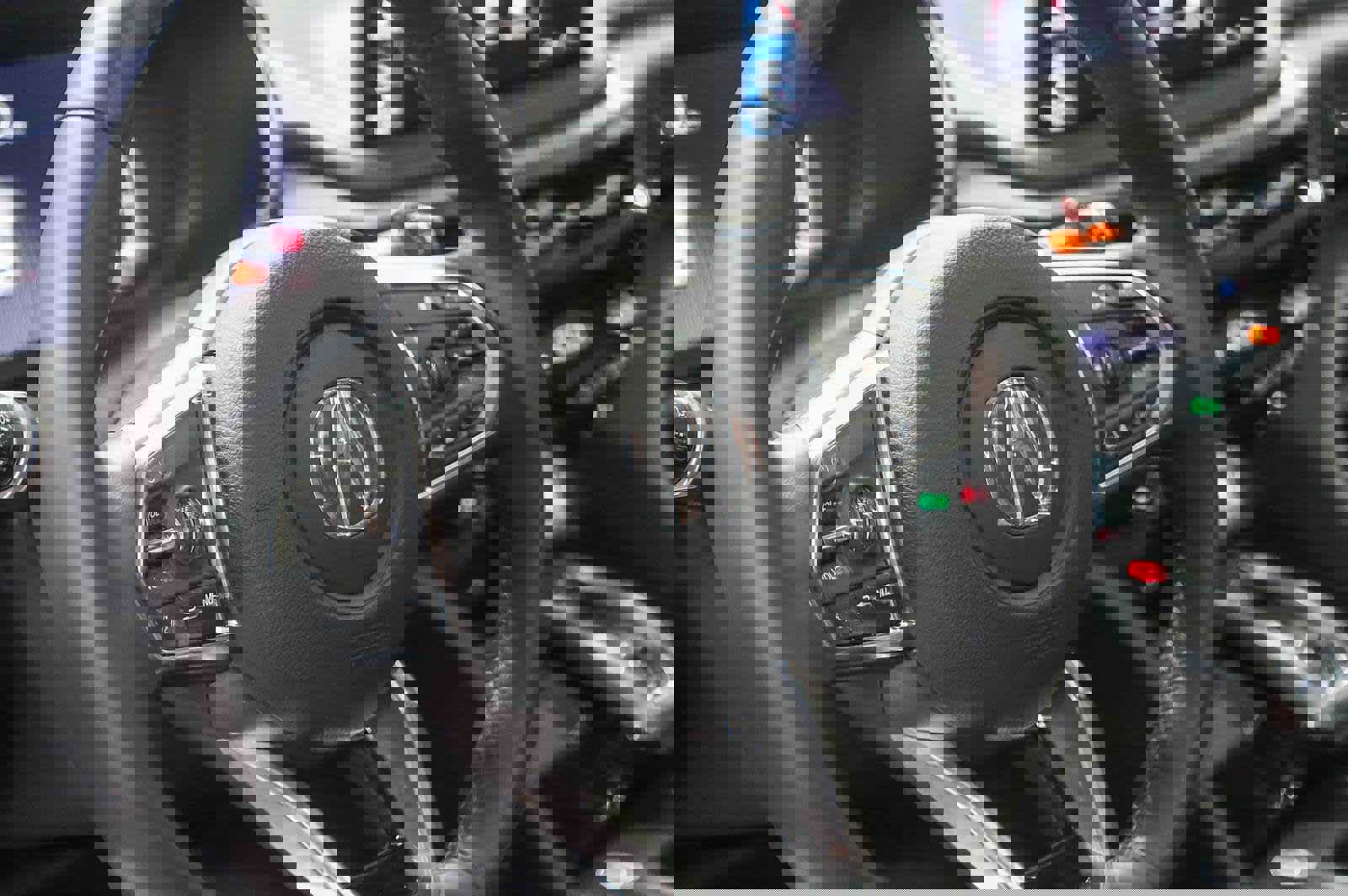 Used 2025 Acura MDX SH-AWD w/ Technology Package image 21