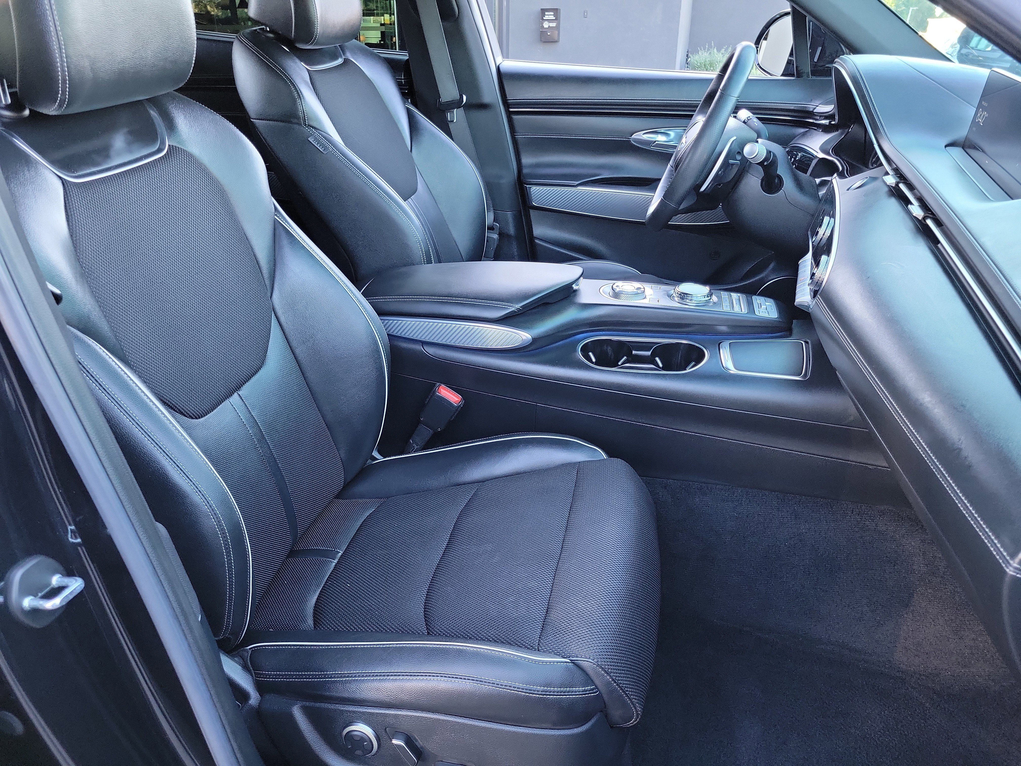 Certified 2022 Genesis GV70 2.5T w/ Sport Prestige Package image 20