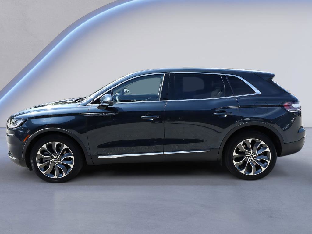 Used 2023 Lincoln Nautilus Reserve AWD/4WD image 2