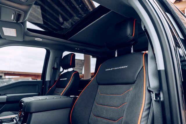 New 2026 Ford F250 Lariat w/ Black Appearance Package image 33