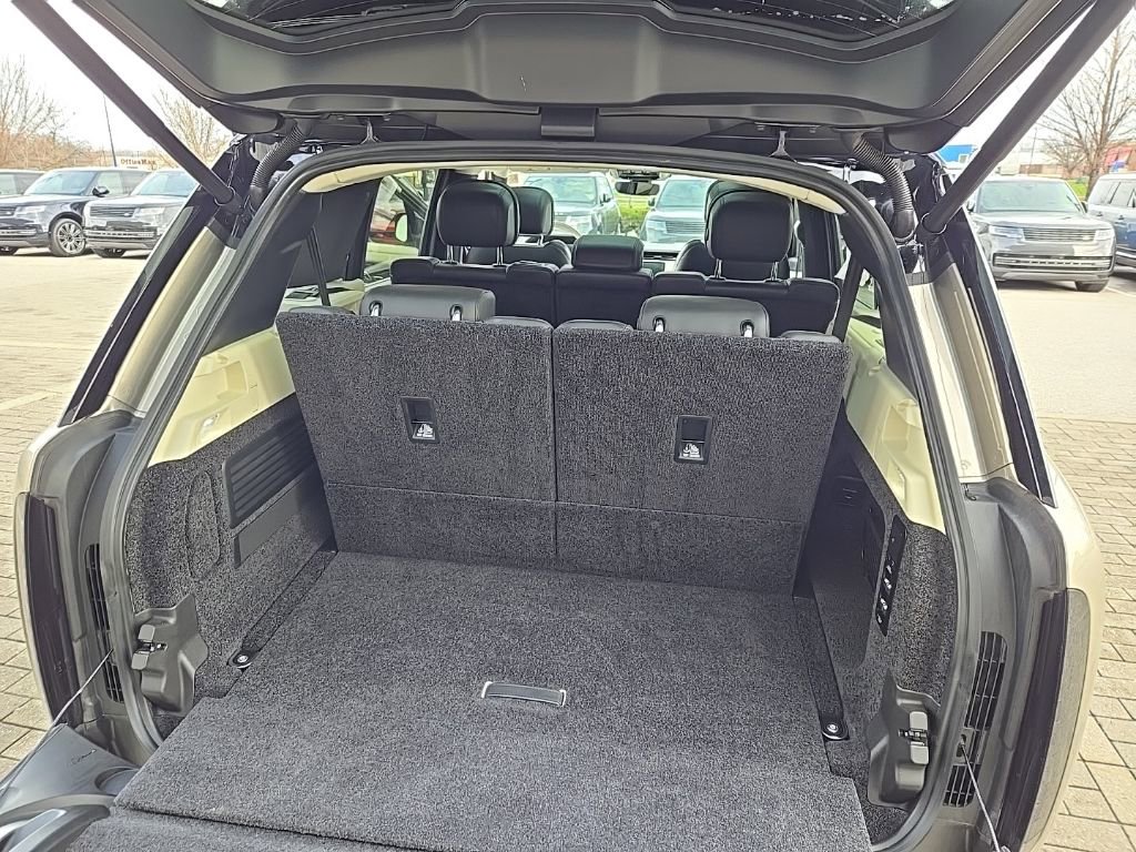Certified 2024 Land Rover Range Rover Long Wheelbase SE image 18