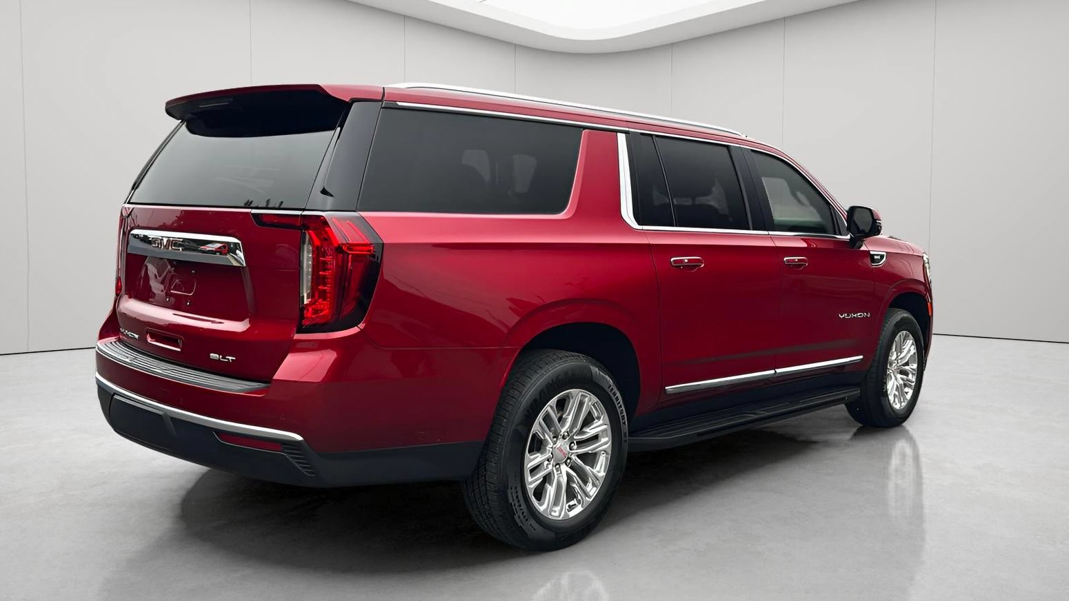 Used 2023 GMC Yukon XL SLT w/ SLT Luxury Package AWD/4WD image 4