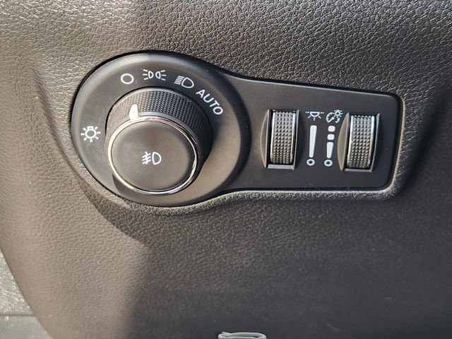 Used 2025 Jeep Compass Limited image 21