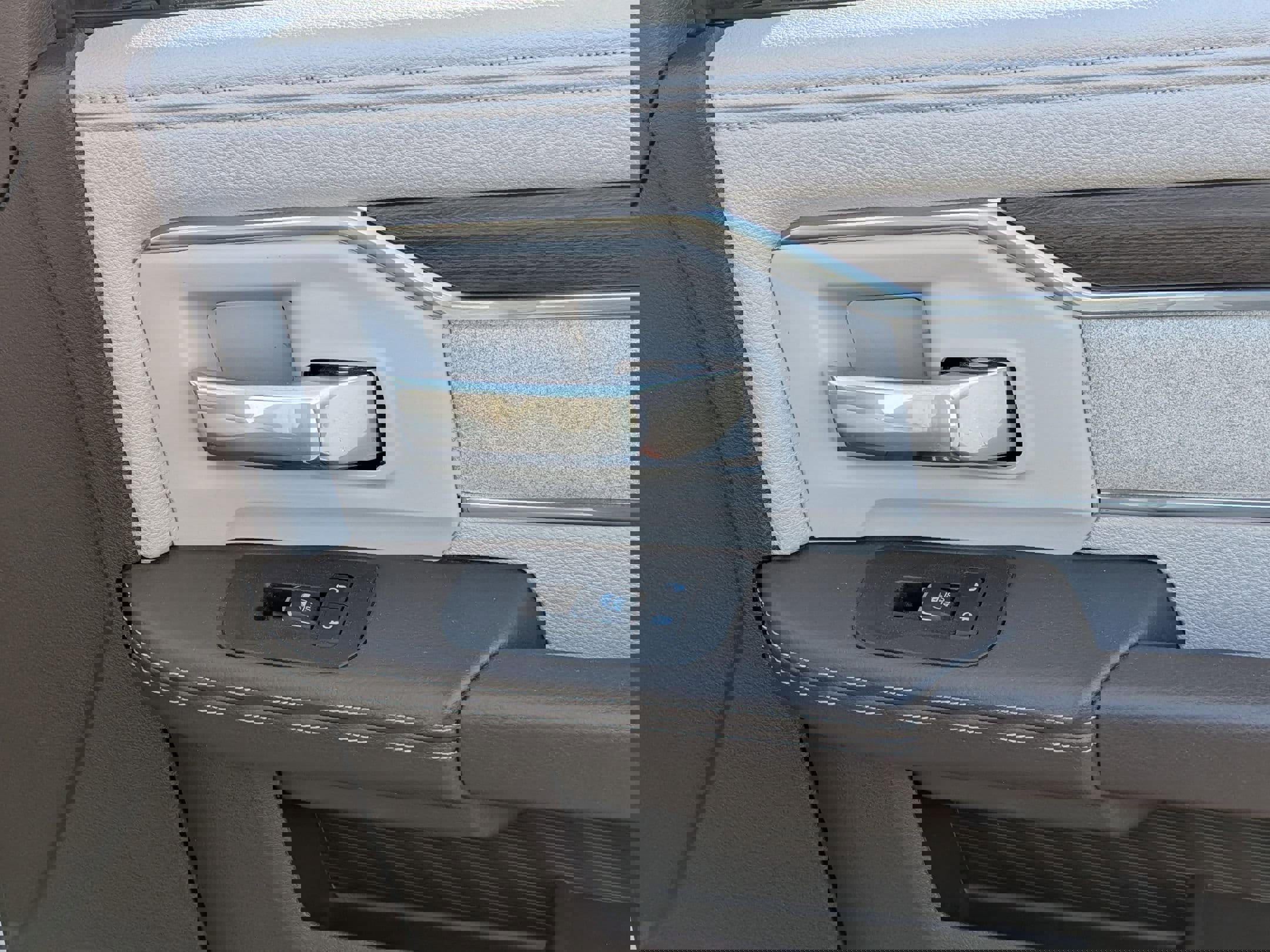 Used 2025 RAM 2500 Laramie image 34