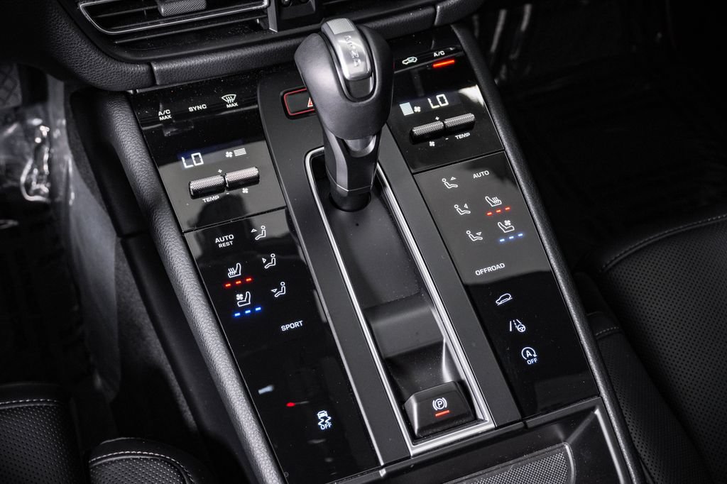 Certified 2026 Porsche Macan AWD/4WD image 23